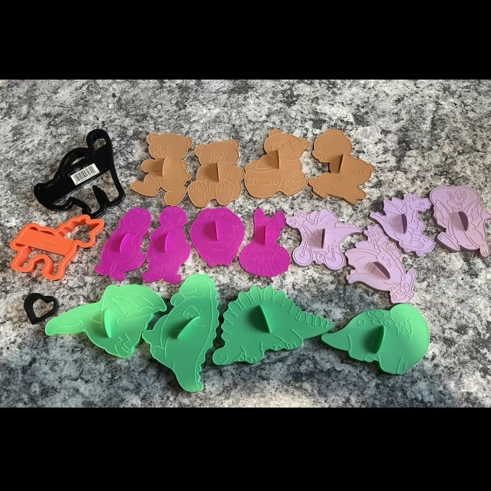 19 vintage Wilton cookie cutters